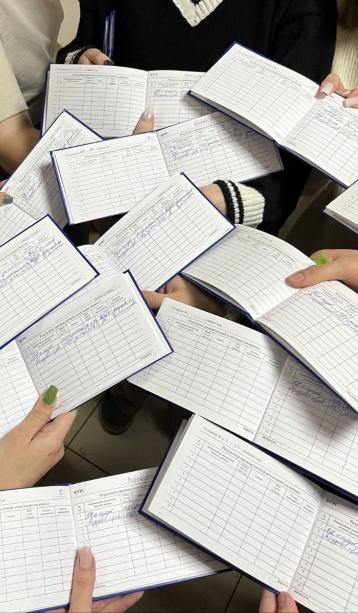 👨🏻‍🎓Сегодня отмечается Тaтьянин дeнь — Дeнь poccийcкoгo cтудeнчecтвa
Поздравляем!🎉
Напоминаем:
▫️В какие музеи ВДНХ можно сходить сегодня бесплатно студентам и Татьянам
▫️Где бесплатно покататься на к... | Сетка — социальная сеть от hh.ru