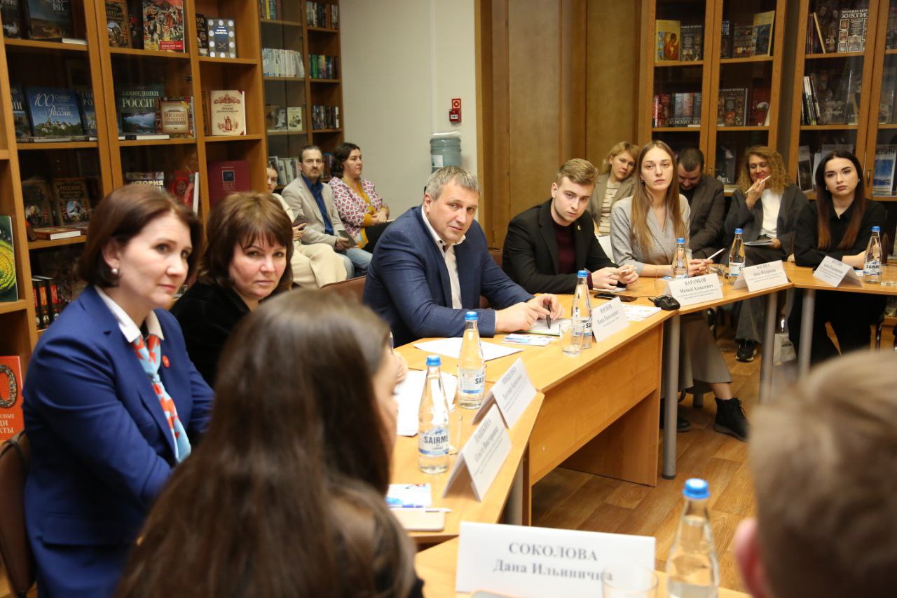 Накануне Дня студента встречался с нашей молодежью – представителями Ассоциации Региональной Молодежи и студентами вузов. Немного расскажу про личные впечатления | Сетка — социальная сеть от hh.ru