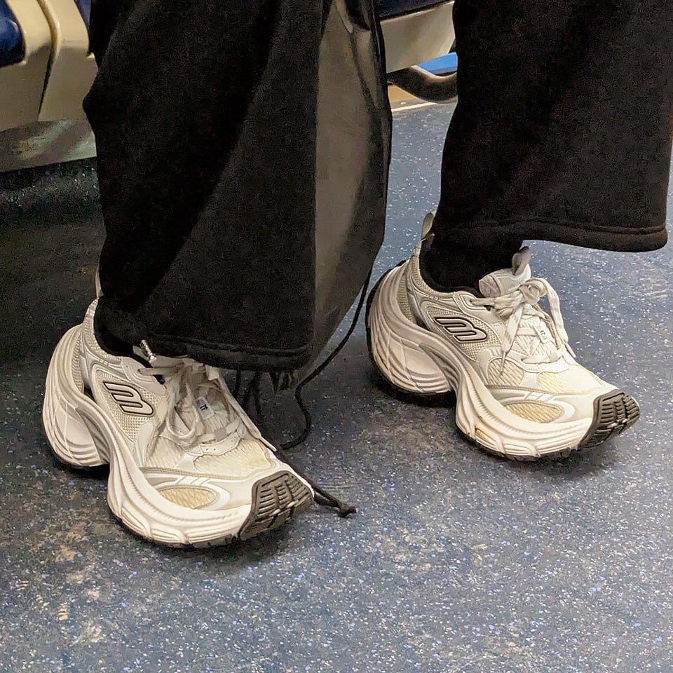 А вот кстати те самые BALENCIAGA 6XL, о которых я недавно упоминал ☝️
Эту линейку можно посмотреть на официальном сайте | Сетка — социальная сеть от hh.ru