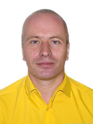 Роман Перов