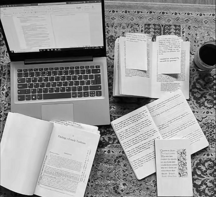 Ремесло писатель: инсайты, редактура, персонажи.
Как и любой предприниматель, офисный менеджер, маркетолог… писатели сталкиваются со своими сложностями, которые приходится приодолевать | Сетка — социальная сеть от hh.ru