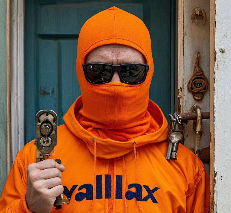 БЕЗОПАСНОСТЬ ЭТО НЕ КОГДА ЗАМКИ НА ДВЕРИ
Знаете, что меня всегда забавляет? Когда человек ставит себе на телефон пароль из 4 цифр, но при этом носит его в заднем кармане джинсов | Сетка — социальная сеть от hh.ru