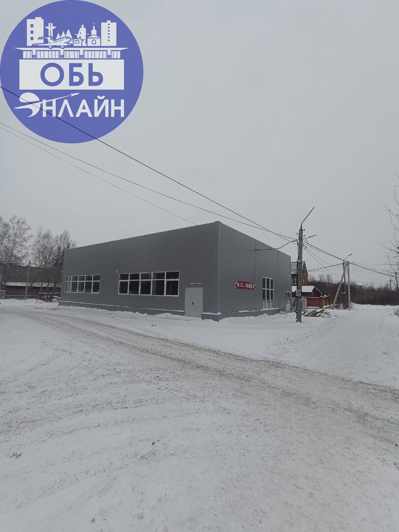 ↗ Новое сооружение архитектурного жанра "Кубизм" в городе Оби
Улица Октябрьская пополнилась ещё одним произведением искусства из металлоконструкций. Вскоре его займёт крупный сетевой ритейлер | Сетка — социальная сеть от hh.ru
