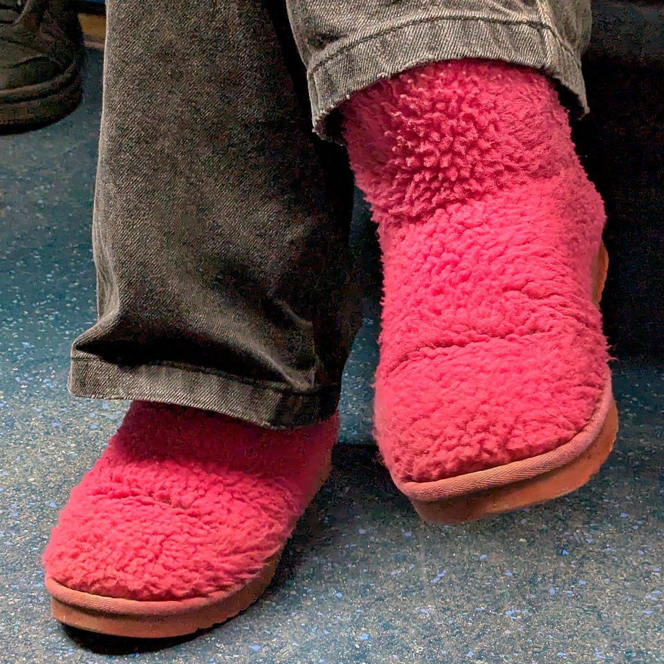 Про ДЕВОЧЕК 🫦👠
Часть-1я
Найдены тут 👇
🪙Цена#1
🪙Цена#2
#обувь #январь #2025г #ногимосковскогометро #NMMetro #метро #москва #розовый #лохматый #угги | Сетка — социальная сеть от hh.ru