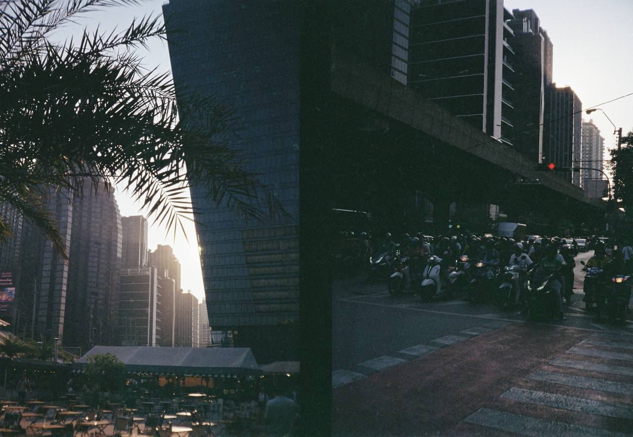 Вчера провели Божьи игры. Но рассказывать нужно издалека.
Этот город я возненавидел сразу же, как вышел из самолета | Сетка — социальная сеть от hh.ru