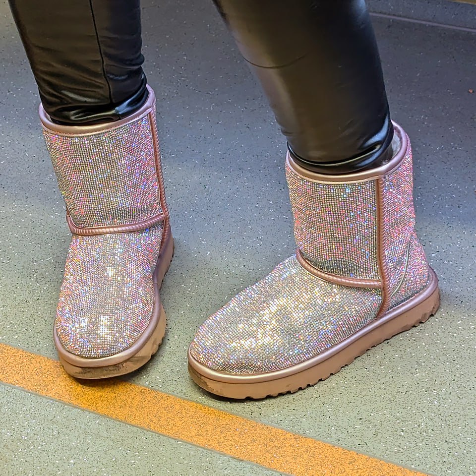 Про ДЕВОЧЕК ✨👠
Часть-2я
Найдены тут 👇
🪙Цена#1🪙Цена#2
И о погоде ☁️
Сегодня в Москве пасмурно
Утром -1 ☁️
Днём +1 ☁️
Вечером +1 ☁️
#обувь #январь #2025г #ногимосковскогометро #NMMetro #метро #москва #р... | Сетка — социальная сеть от hh.ru