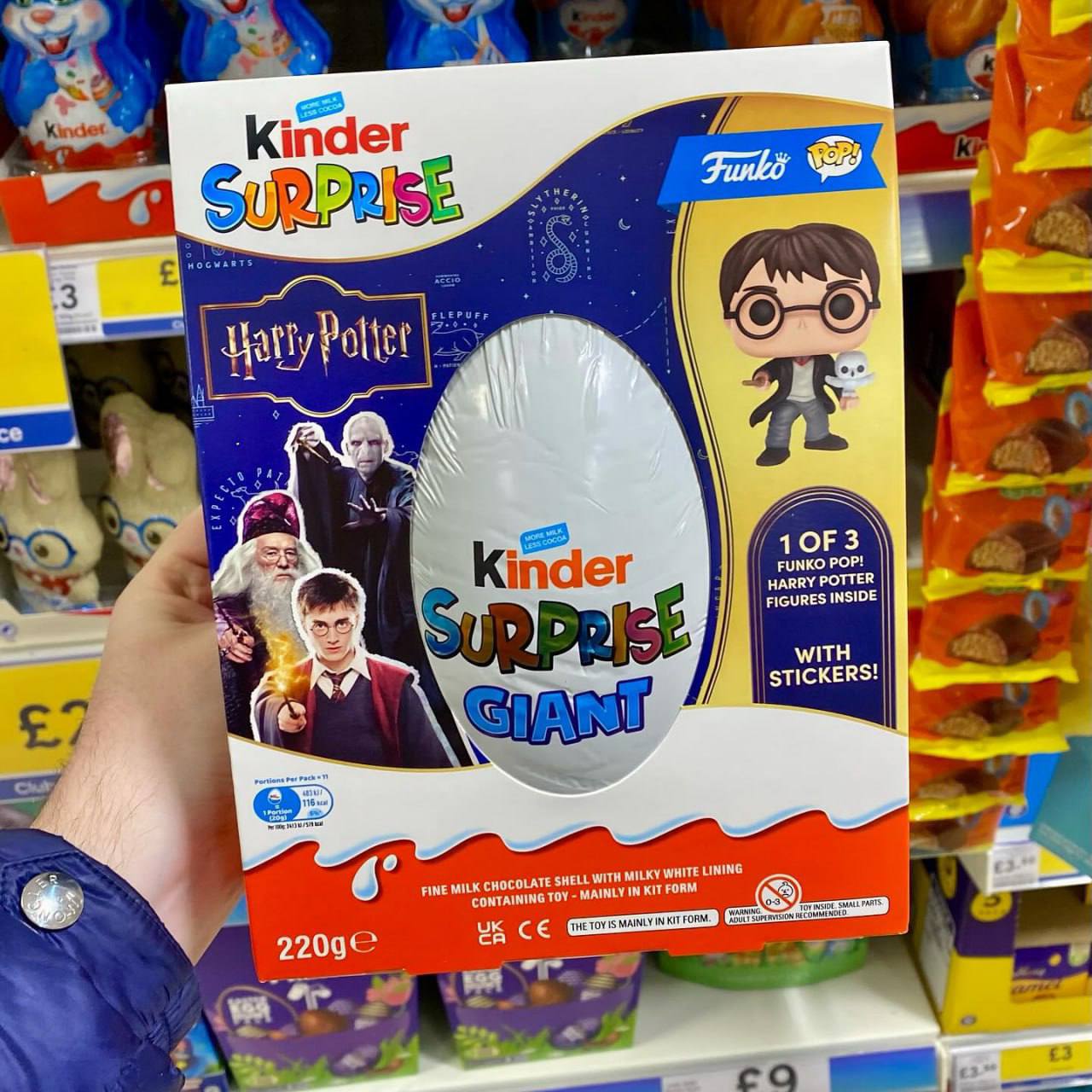 Ничего себе коллаба: Kinder выпустили большие яйца с игрушками (!) Funko Pop по (!!) Гарри Поттеру.
Внутри одна из трёх фигурок: Гарри Поттер, Волан-де-Морт или Дамблдор | Сетка — социальная сеть от hh.ru