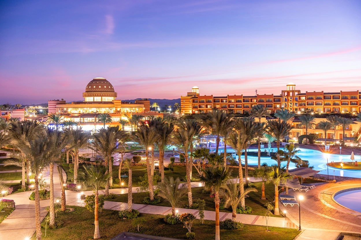 🌊 Malikia Resort Abu Dabbab в Марса-Аламе, Египет — идеальное место для любителей подводного мира! 🐢 Насладитесь великолепным побережьем с песчаными пляжами, потрясающим снорклингом и великолепной кух... | Сетка — социальная сеть от hh.ru