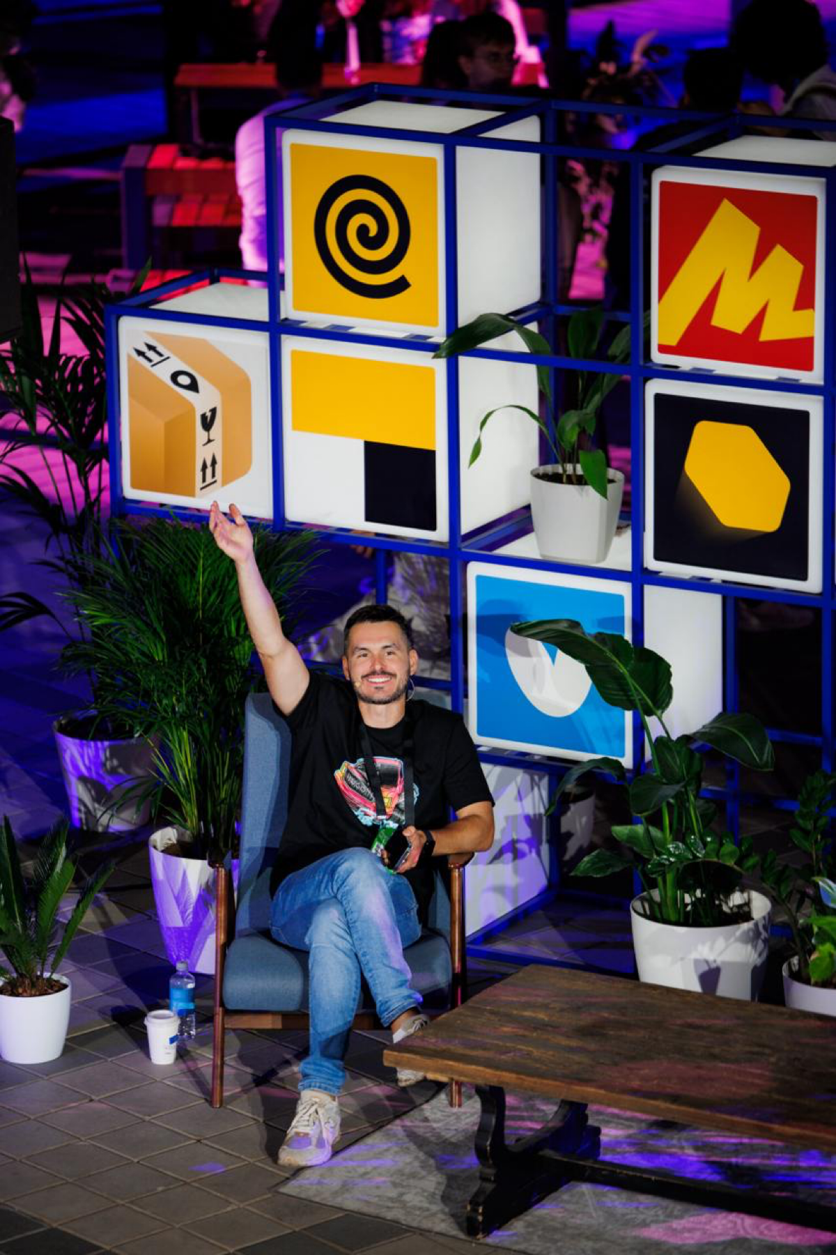 Вот и 33 годика мне😉
Для канала могу вот такую мысль написать:
любые решения, которые вы принимаете - правильные.
Вы принимаете их в тех условиях и с теми знаниями, которыми обладаете | Сетка — социальная сеть от hh.ru