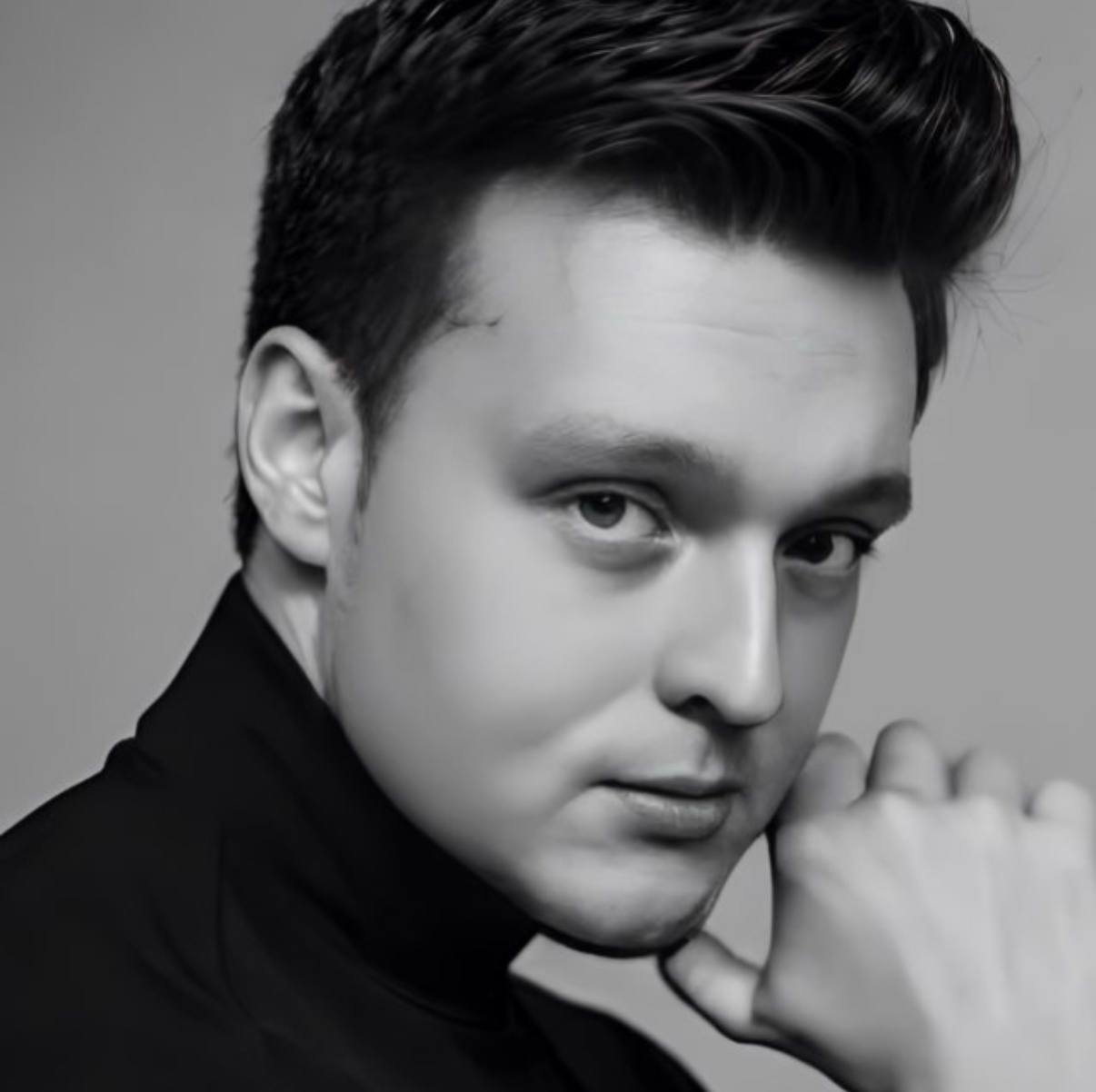 Как мы сходили на фотосессию в приложение, чтобы получить кадры как с профессиональной съемки
Рассказываем, мы с коллегой из Российского общества Знание НУ НИКИТАААА💬 проверили на себе мобильное прило... | Сетка — социальная сеть от hh.ru