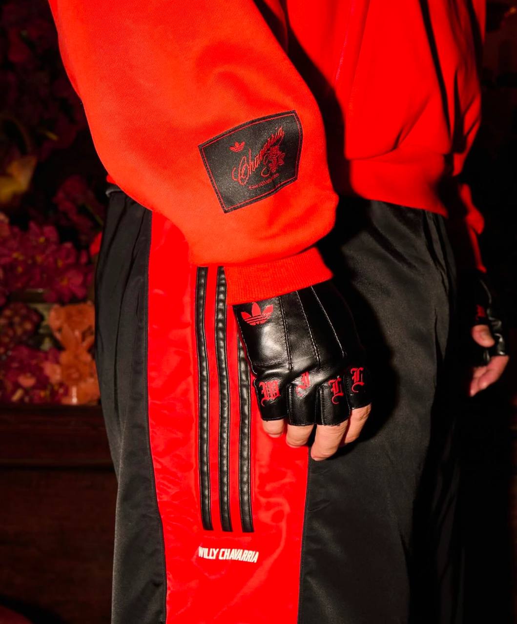 #Артем Вне политики?
adidas originals предстал на Неделе мужской моды в Париже. Сделали это через коллаб с эпатажным американо-мексиканским дизайнером Вилли Чаваррией | Сетка — социальная сеть от hh.ru