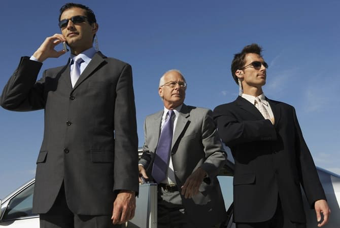 Этические аспекты работы телохранителей 👓
🔒Работа телохранителей — это не только физическая защита, но и соблюдение высоких этических стандартов | Сетка — социальная сеть от hh.ru