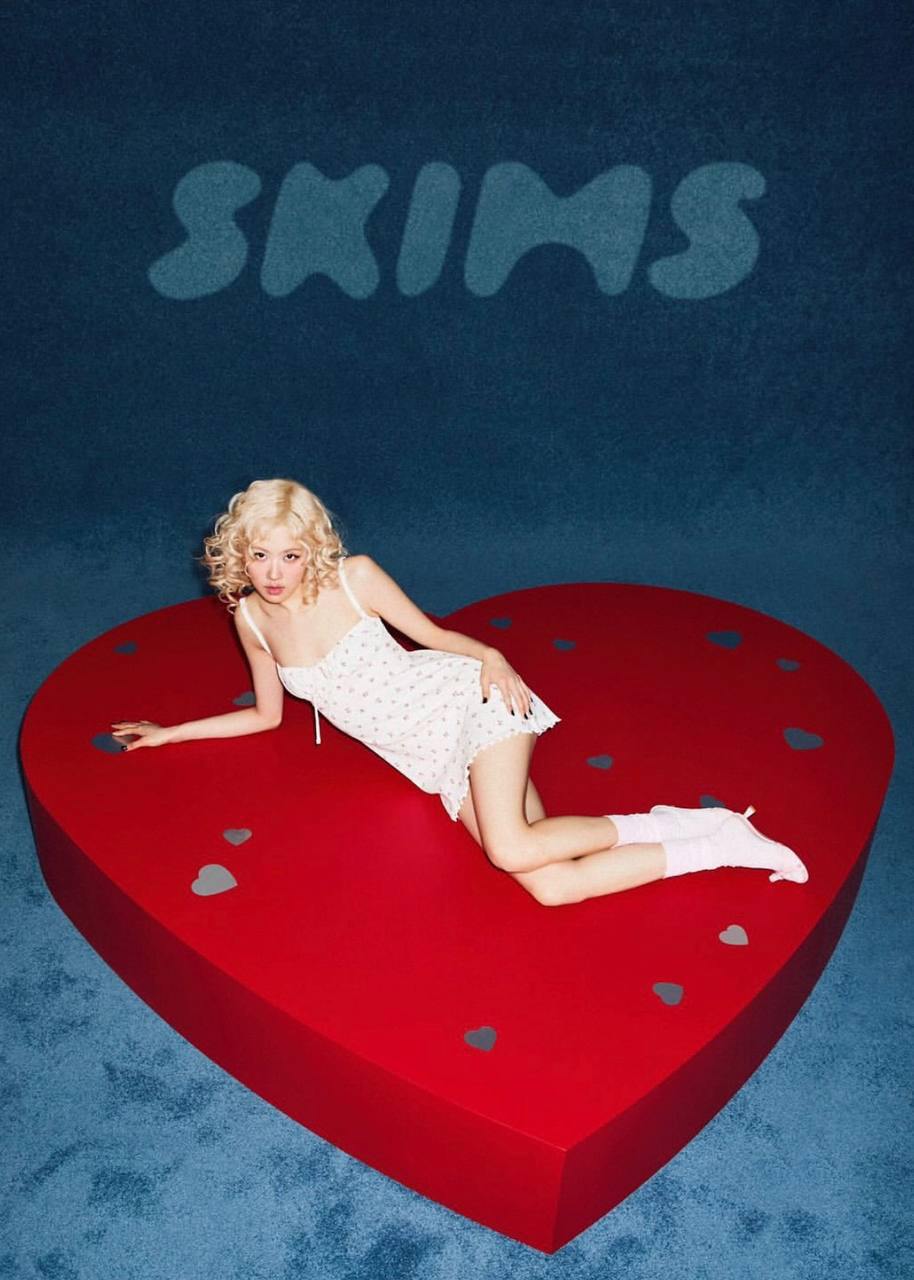 SKIMS решили подхватить тренд на раннюю отрабатку инфоповодов и пару дней назад уже запустили кампейн ко дню Святого Валентина!
И, надо сказать, SKIMS не прогадали как с таймингом, так и приглашенным ... | Сетка — социальная сеть от hh.ru