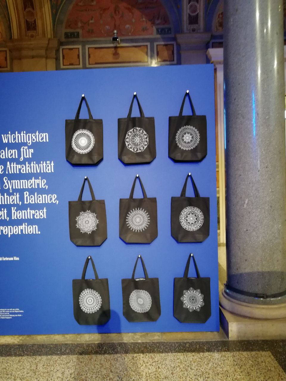 Рубрика "зарубежный дизайн"
Гранта МБА хватило на учёбу, и даже осталось на поездку на недельный семинар в Австрии | Сетка — социальная сеть от hh.ru