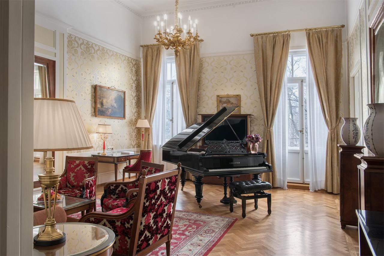 Ровно 150 лет назад, 28 января 1875 года, Grand Hotel Europe открыл свои двери гостям Петербурга. Он занял целый квартал от Михайловской площади до Невского проспекта | Сетка — социальная сеть от hh.ru
