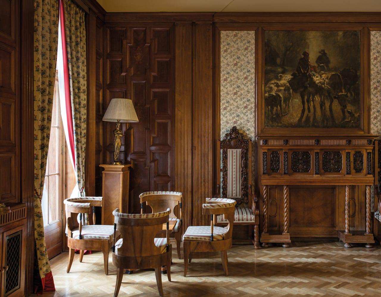 Ровно 150 лет назад, 28 января 1875 года, Grand Hotel Europe открыл свои двери гостям Петербурга. Он занял целый квартал от Михайловской площади до Невского проспекта | Сетка — социальная сеть от hh.ru