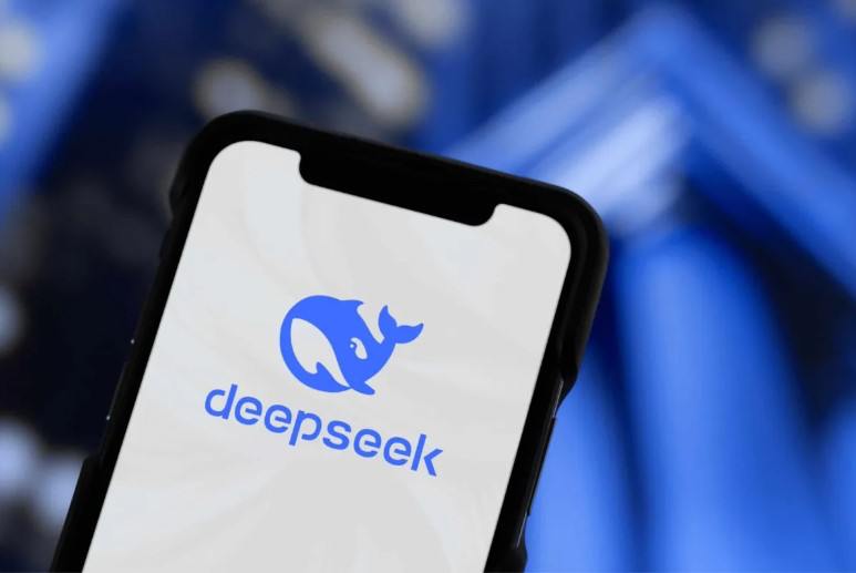 #it
Китайский ИИ наступает
Китайский стартап DeepSeek выпустил свою нейросеть R1, которая соревнуется с западными аналогами в скорости и точности | Сетка — социальная сеть от hh.ru