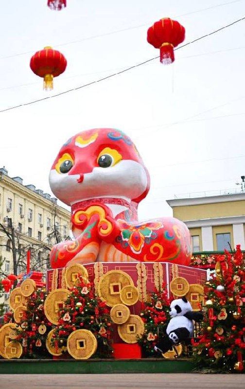 🐲Улицы Москвы украсили в стиле Поднебесной: фонарики, драконы, змеи
Инсталляции и арт-объекты к китайскому новому году:
▫️Манежная площадь
▫️Парк Зарядье
▫️Парк развлечений Остров Мечты
▫️Московский з... | Сетка — социальная сеть от hh.ru