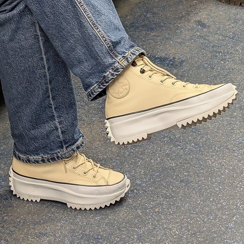 Давненько не было CONVERS-ов?
Держите!
Однако, смотрите, как отличается логотип со звездой на обуви в разных ценовых вариантах 🤔
Найдены тут 👇
🪙Цена#1
🪙Цена#2
🪙Цена#3
Как-то делал 🤩 подборку интересне... | Сетка — социальная сеть от hh.ru