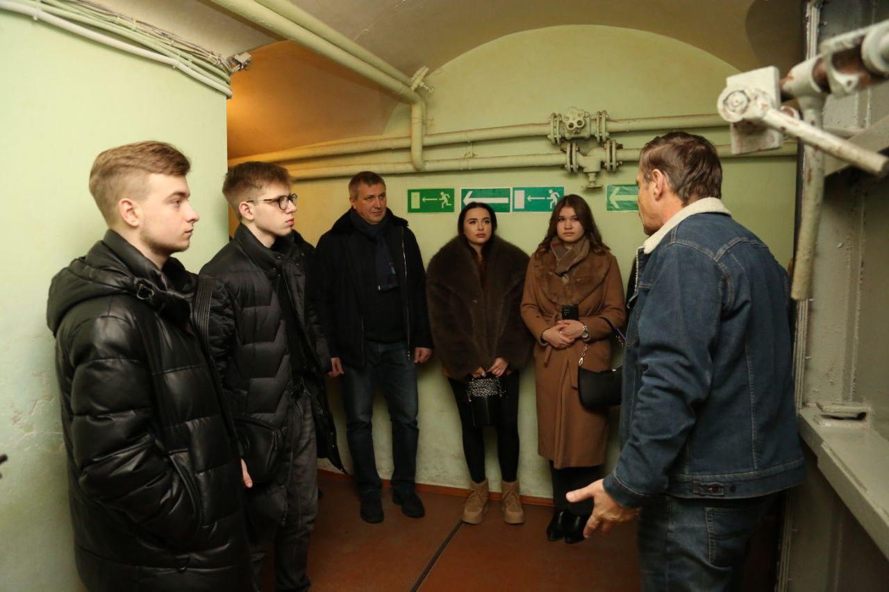 65 метров под землёй…
В продолжение неформального общения с Главой Самары Иваном Носковым в день российского студенчества активисты Ассоциации региональной молодёжи посетили совместно с командой мэра ... | Сетка — социальная сеть от hh.ru