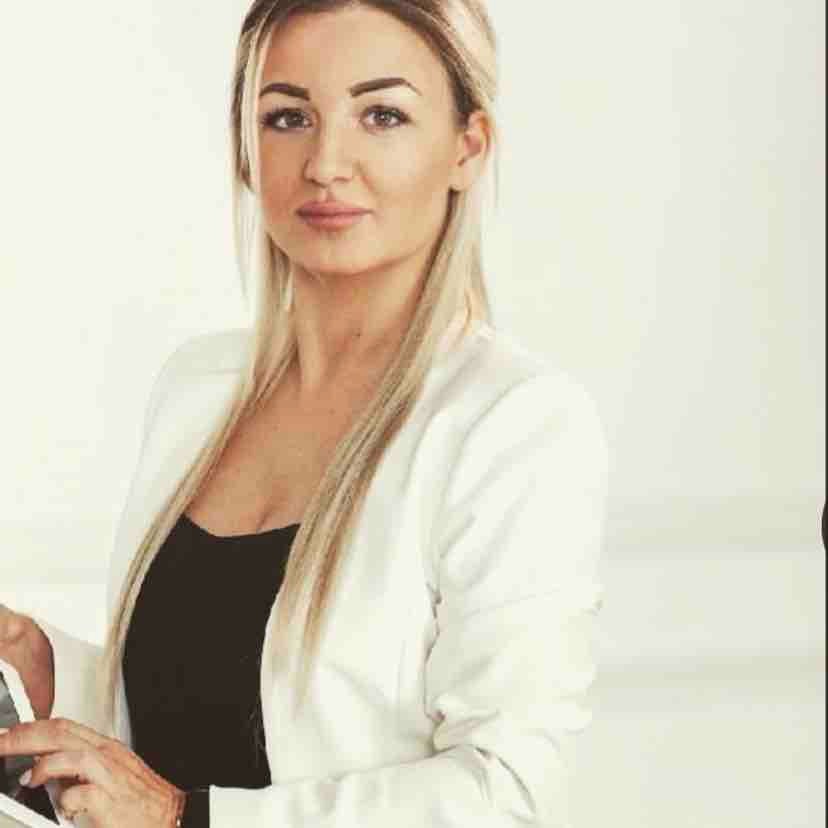 Юлия Азарова