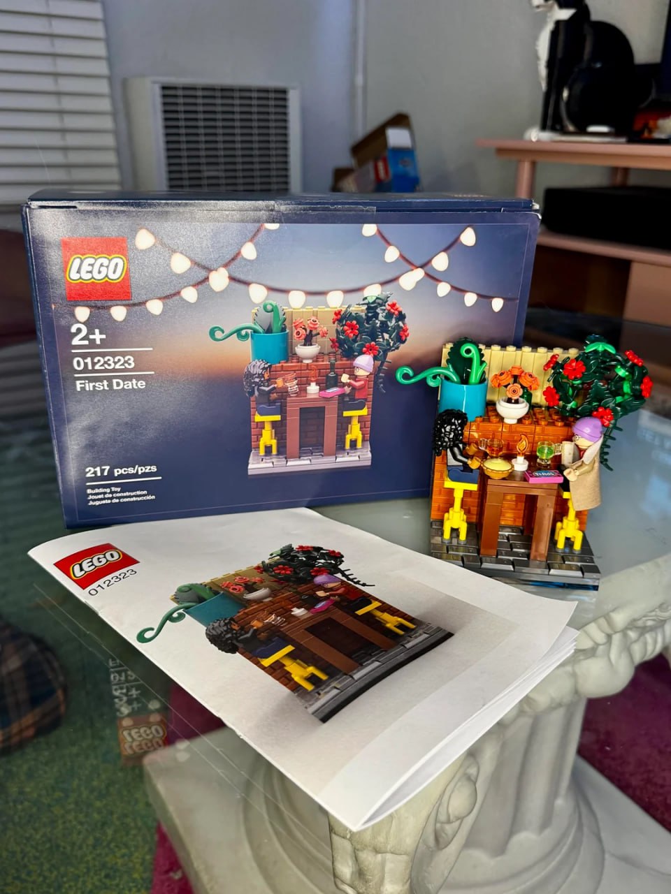 Круть: чувак подарил своей девушке на годовщину Lego со сценой их первого свидания! Парень разработал набор и инструкции с помощью Lego Studio, а детали заказал на Bricklink | Сетка — социальная сеть от hh.ru
