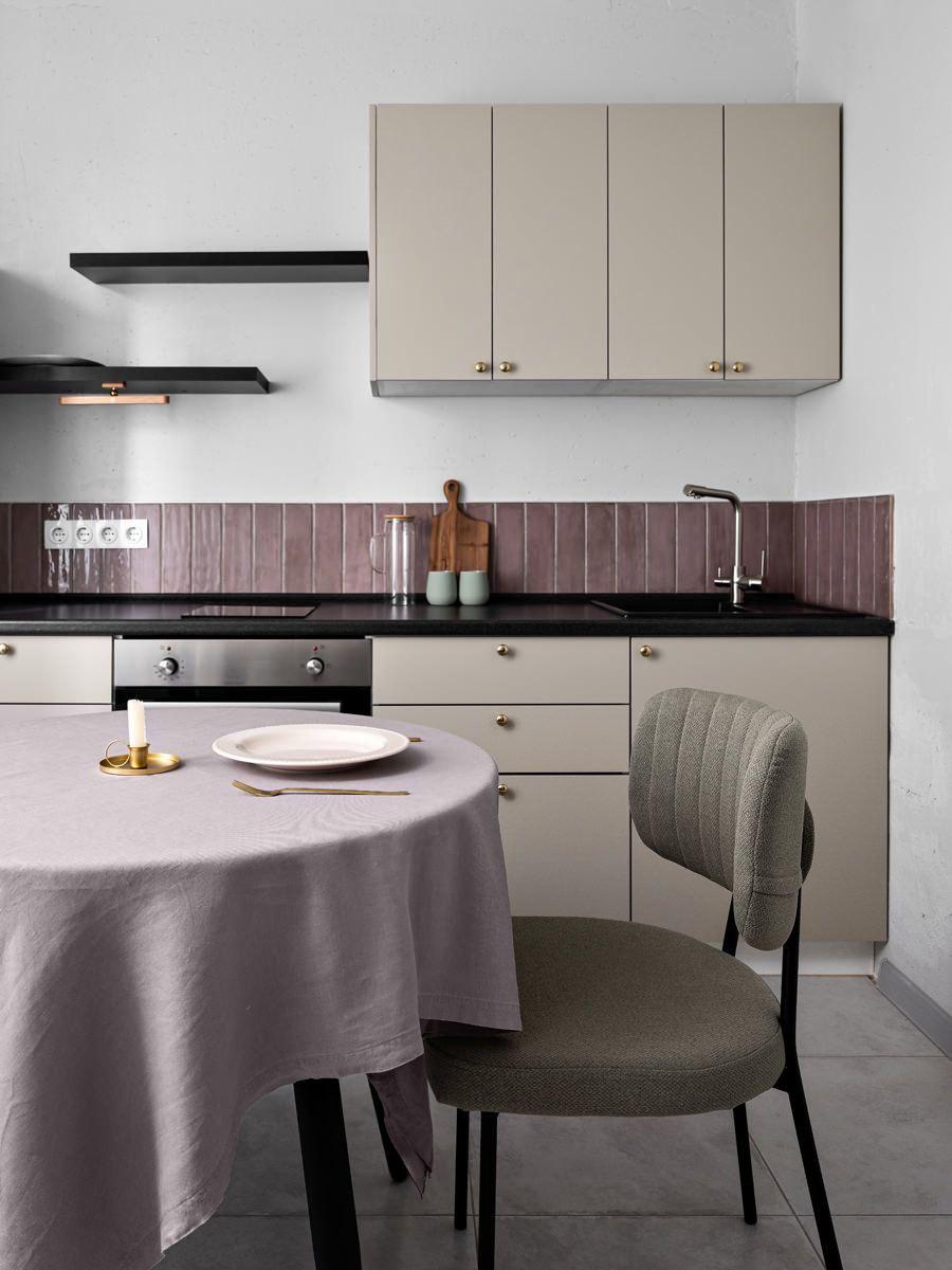 Дизайнер Даша Косачёва умеет создавать универсальные интерьеры, причем в относительно небольшом бюджете и всегда очень нескучные — это один из них — здесь на преображение понадобился всего месяц и оди... | Сетка — социальная сеть от hh.ru