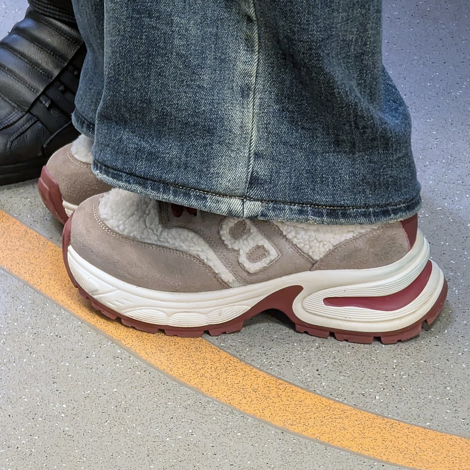 Чьих модных домов эти кроссы я не знаю 😄
Но в жизни смотрятся очч аккуратно!
Найдены тут 👇
🪙Цена#1
🪙Цена#2
🪙Цена#3
И о погоде 🌥
Сегодня в Москве облачно с прояснениями
Утром +4 ☁️
Днём +4 🌥
Вечером +5... | Сетка — социальная сеть от hh.ru