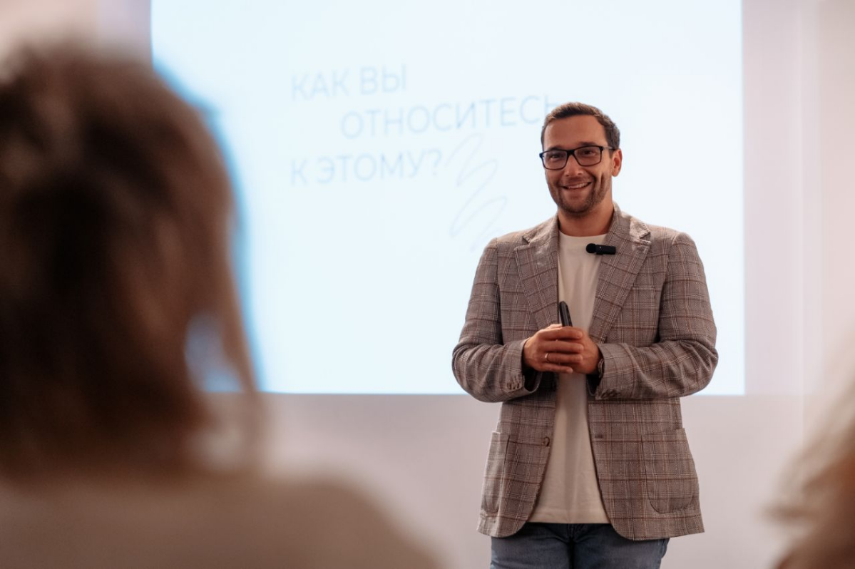 ГЛАВНОЕ ПРО СТРАТСЕССИИ 
 
Недавно участвовал в эфире про стратегические сессии. Оказалось, что отвечать на живые вопросы бизнесменов интереснее, чем писать посты на эти же темы | Сетка — социальная сеть от hh.ru
