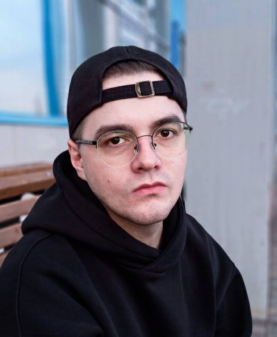 Максим Головин