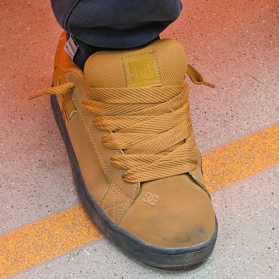 ДиСишки... И тут же всплывают знаменитейшие джимханы Кена Блока...Жаль, но мэтр нас покинул чуть больше двух лет назад... 
DC Shoes — это больше, чем просто бренд | Сетка — социальная сеть от hh.ru