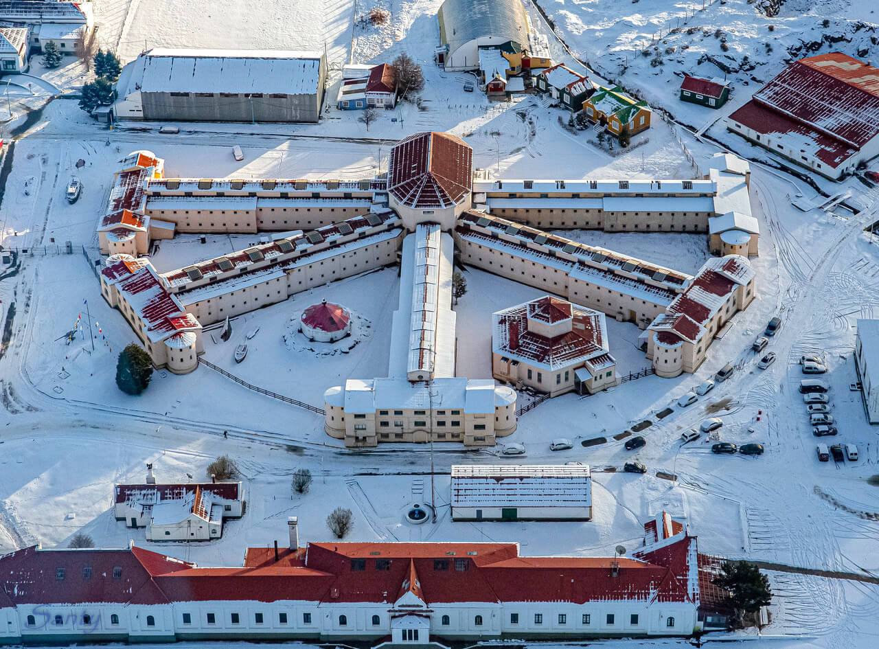Как мы оказались на краю света
Первая поездка в этом году — и сразу в одно из самых необычных мест на планете. Ушуая — самый южный город Земли, где за горизонтом уже только Антарктида | Сетка — социальная сеть от hh.ru