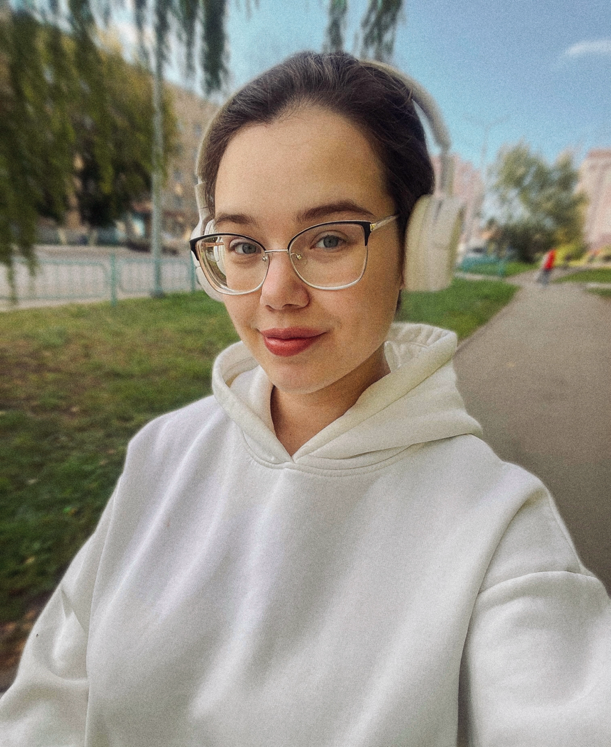 Хей, йоу, народ, всем привет!
Работа не волк, как говорится, но волк проголодался и желает добычи. Я - веселая девчонка из провинциального городка, студентка, молодая мама и просто чилловая герл | Сетка — социальная сеть от hh.ru