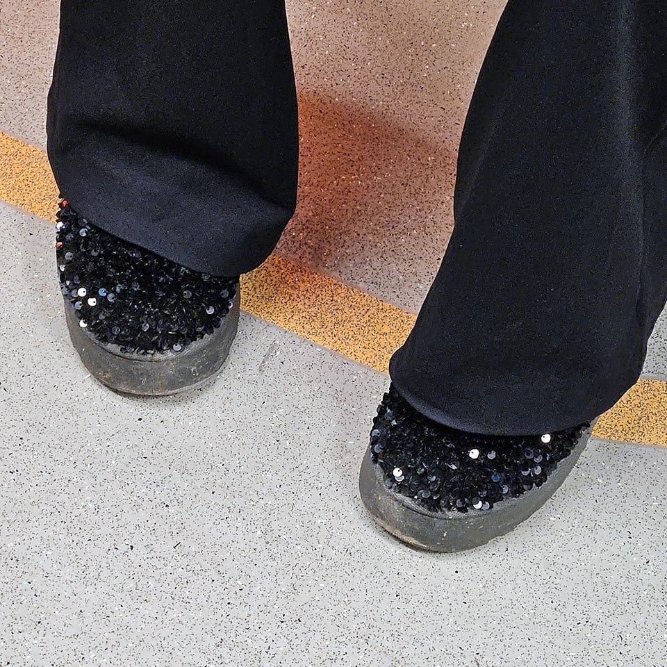 👀 Тэээкс! И что же, снова угги?
В таких блестяшках легко занырнуть и на пятничную тусу 🍷🎆
Найдены тут 👇
🪙Цена#1
🪙Цена#2
🪙Цена#3
🪙Цена#4
И о погоде ☀️
Сегодня в Москве ясно
Утром +4 ☀️
Днём +4 ☀️
Вечер... | Сетка — социальная сеть от hh.ru