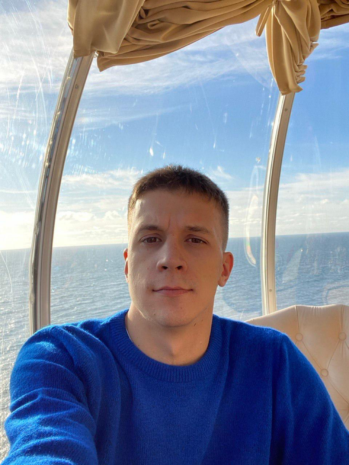 Привет! Не знаю как ты сюда попал и кто ты, но добро пожаловать!
Меня зовут Роман. Я ведущий продуктовый дизайнер в МТС Диджитал 🥚. Специализируюсь на внутренних продуктах.
Этот блог не “лайфстайл” | Сетка — социальная сеть от hh.ru