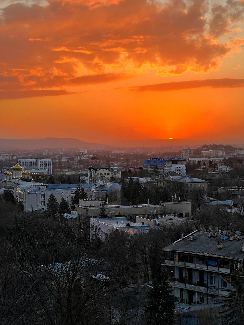 Оранжевый закат над вечерним Пятигорском
📸@artemmeletov
@stavropolyevibe | Сетка — социальная сеть от hh.ru