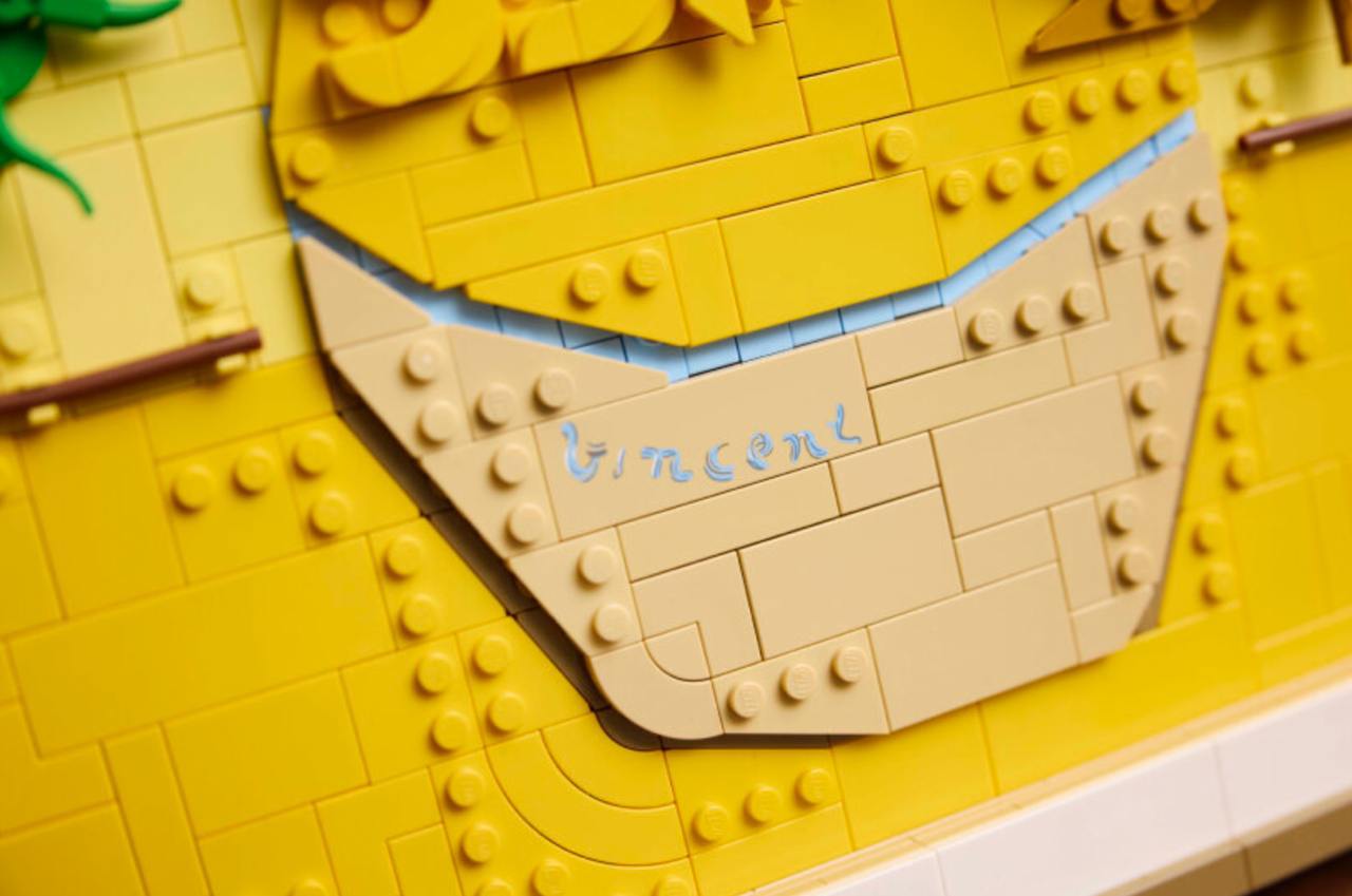 Ох, как классно. LEGO представила конструктор по мотивам картины Винсента Ван Гога.
Набор «Подсолнухи» позволяет воссоздать культовую картину художника | Сетка — социальная сеть от hh.ru