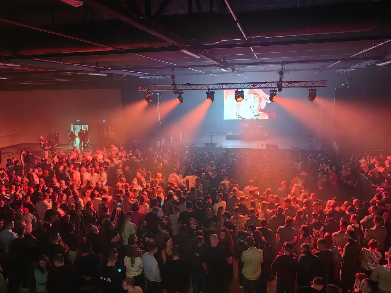 Переключение Контекста: зачем наполнять свою жизнь Вдохновением⁉️
В ритме современного мира, особенно для нас, работающих в IT-сфере💻, легко застрять в ограниченном пространстве между монитором компью... | Сетка — социальная сеть от hh.ru