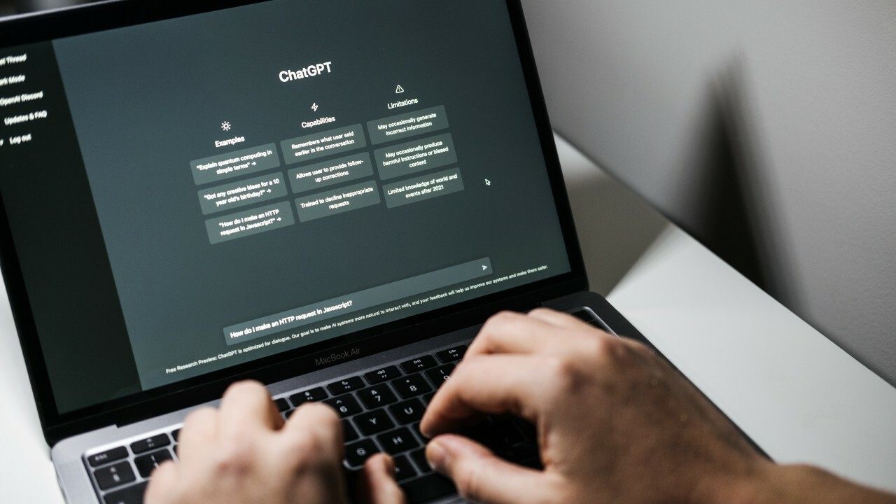 ChatGPT выбрал 2 альткоина для добавления в криптопортфель в феврале | Сетка — социальная сеть от hh.ru