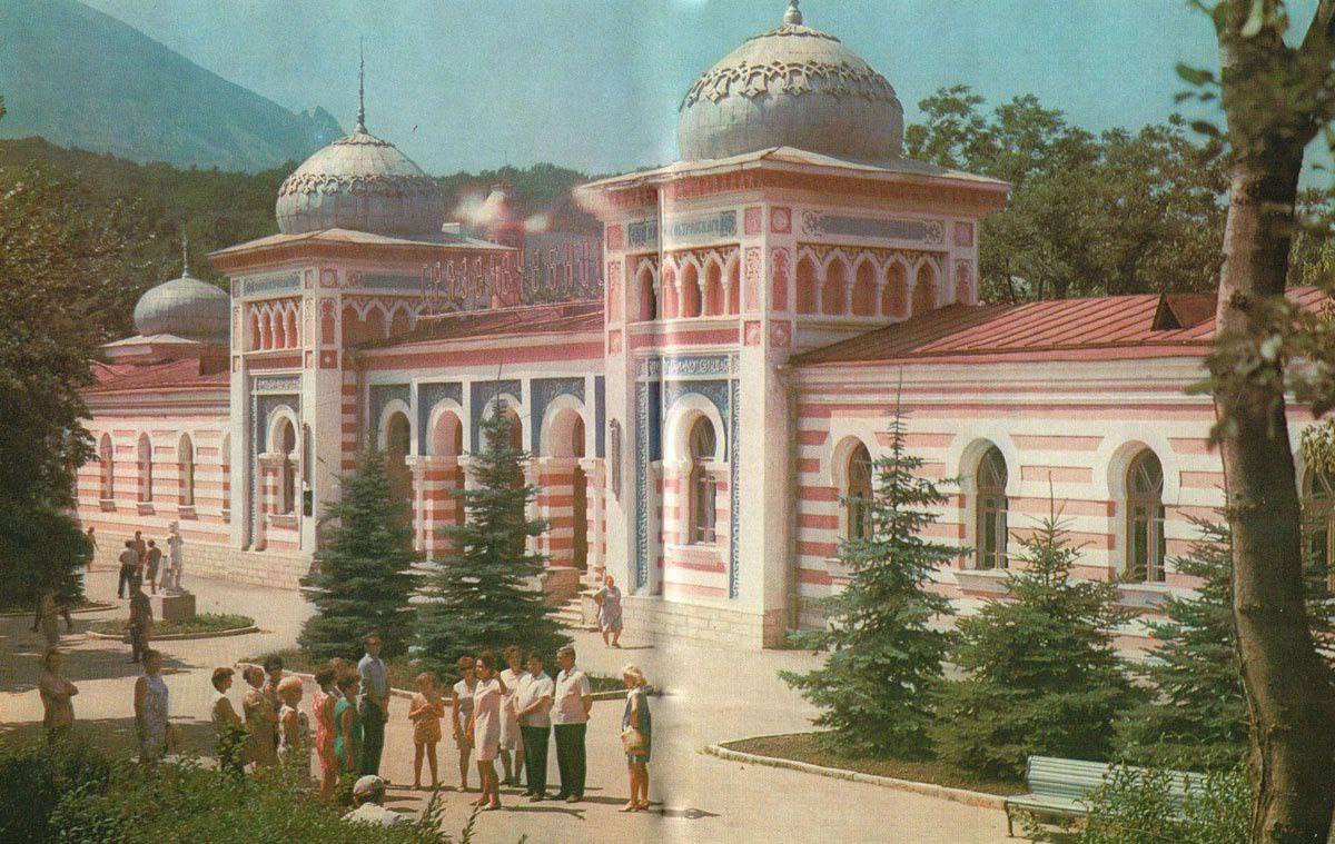 Доброе утро, ставропольцы!
Посмотрите, каким Железноводск был в 70-е годы прошлого столетия.
Увидели знакомые места? Пишите их названия в комментариях
@netipstav | Сетка — социальная сеть от hh.ru
