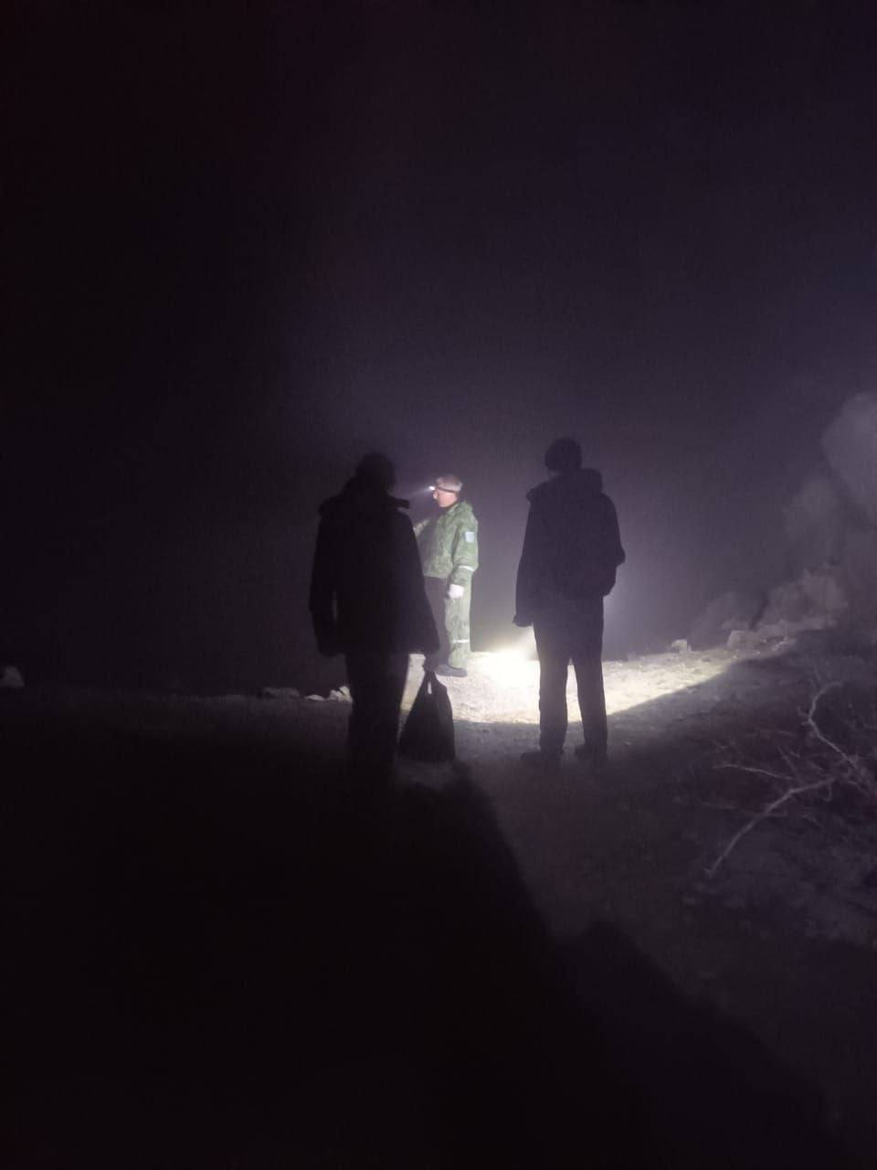 Ночью 31 января двое туристов застряли на горе Змейка в темноте
На экстренный номер 112 в Минеральных Водах поступило сообщение о мужчинах, которые не могли самостоятельно спуститься с горы | Сетка — социальная сеть от hh.ru