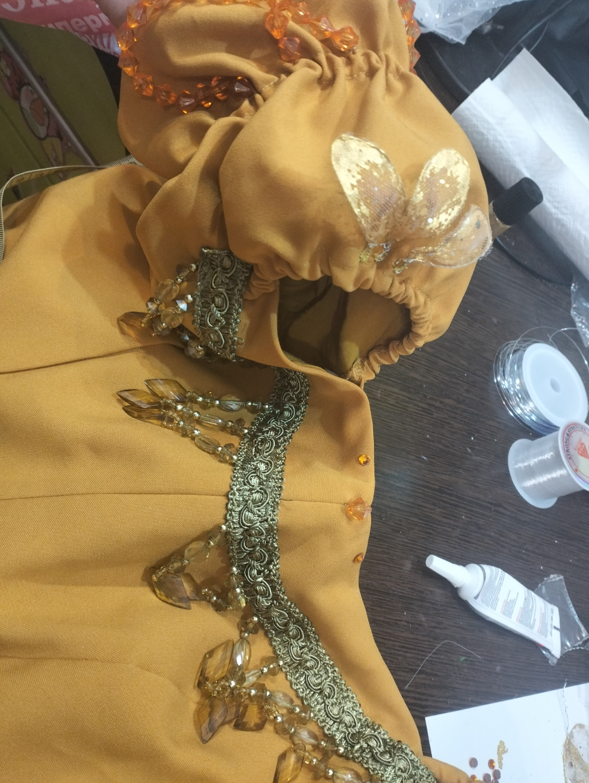 О рабочем процессе - вышивки платья, скоро будем в нем выступать🌞 вышиваю и стеклярусом, и тесьмой с бусинами, и просто бусинами | Сетка — социальная сеть от hh.ru