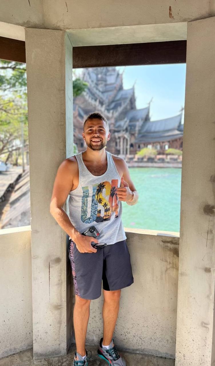 Приветствую на канале про трафик для онлайн-школ и оффлайн бизнесов.
💁‍♂️ О себе:
 • Меня зовут Александр,уже более 5 лет привожу клиентов и подписчиков через ВКонтакте, Яндекс директ и Авито | Сетка — социальная сеть от hh.ru