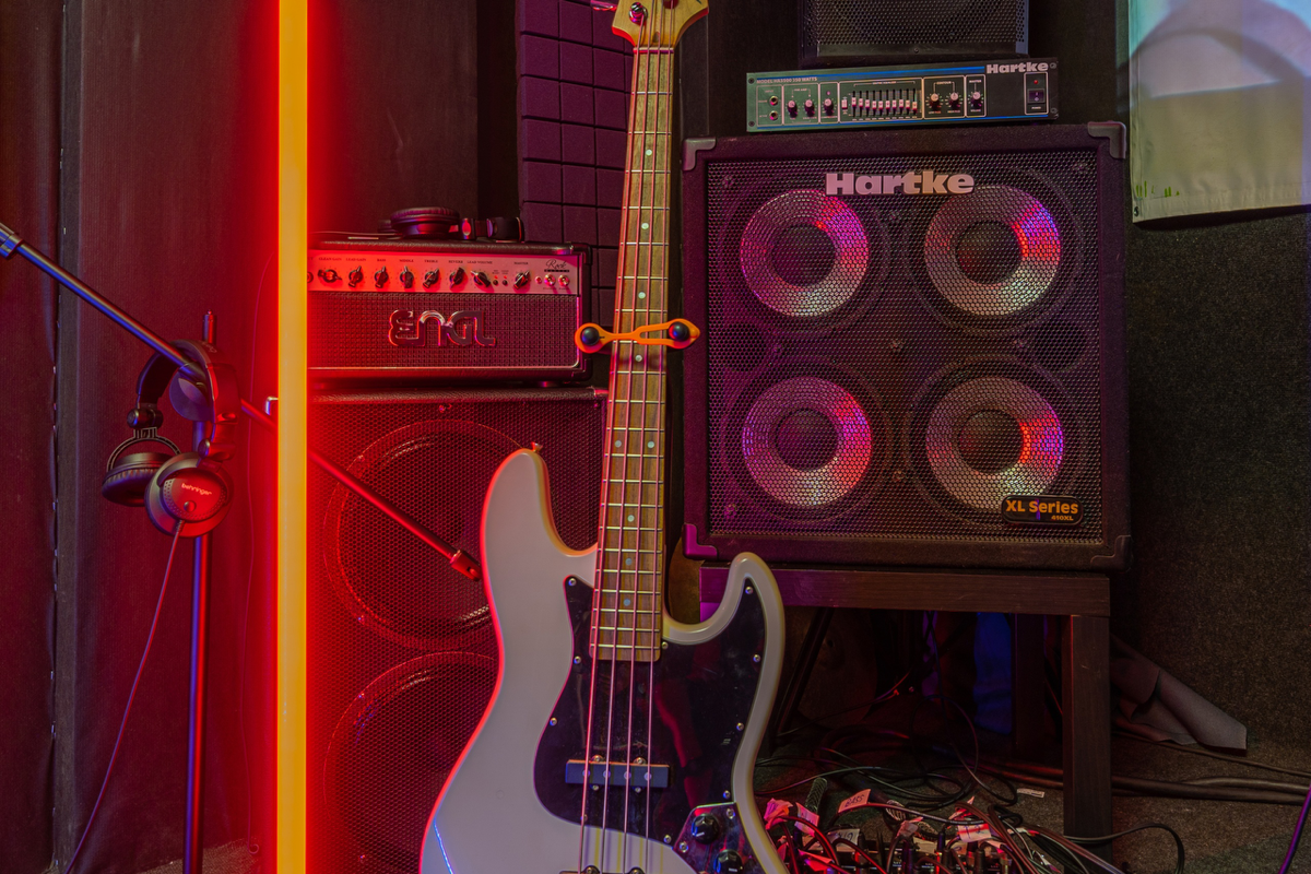 Приглашаем к сотрудничеству профессиональных звукорежиссеров на взаимовыгодных условиях!
#звукорежиссёр
#barinbrothersstudio
#студиязвукозаписи | Сетка — социальная сеть от hh.ru