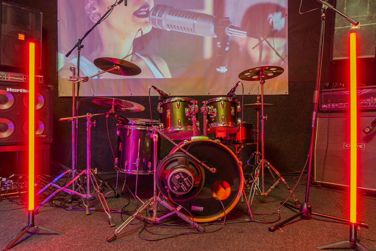 Приглашаем к сотрудничеству профессиональных звукорежиссеров на взаимовыгодных условиях!
#звукорежиссёр
#barinbrothersstudio
#студиязвукозаписи | Сетка — социальная сеть от hh.ru