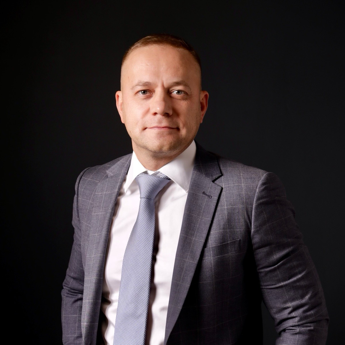 Евгений Суров