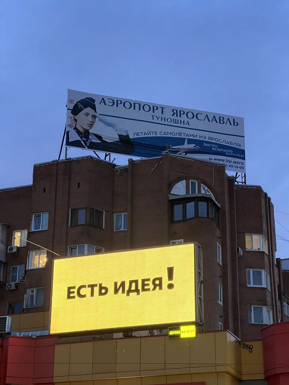 Пользовательница X поделилась рекламой, копирующей стиль ушедшего из России бренда.
Свой пост она подписала: «Созерцаю импортозамещение».
⚡️ | Сетка — социальная сеть от hh.ru