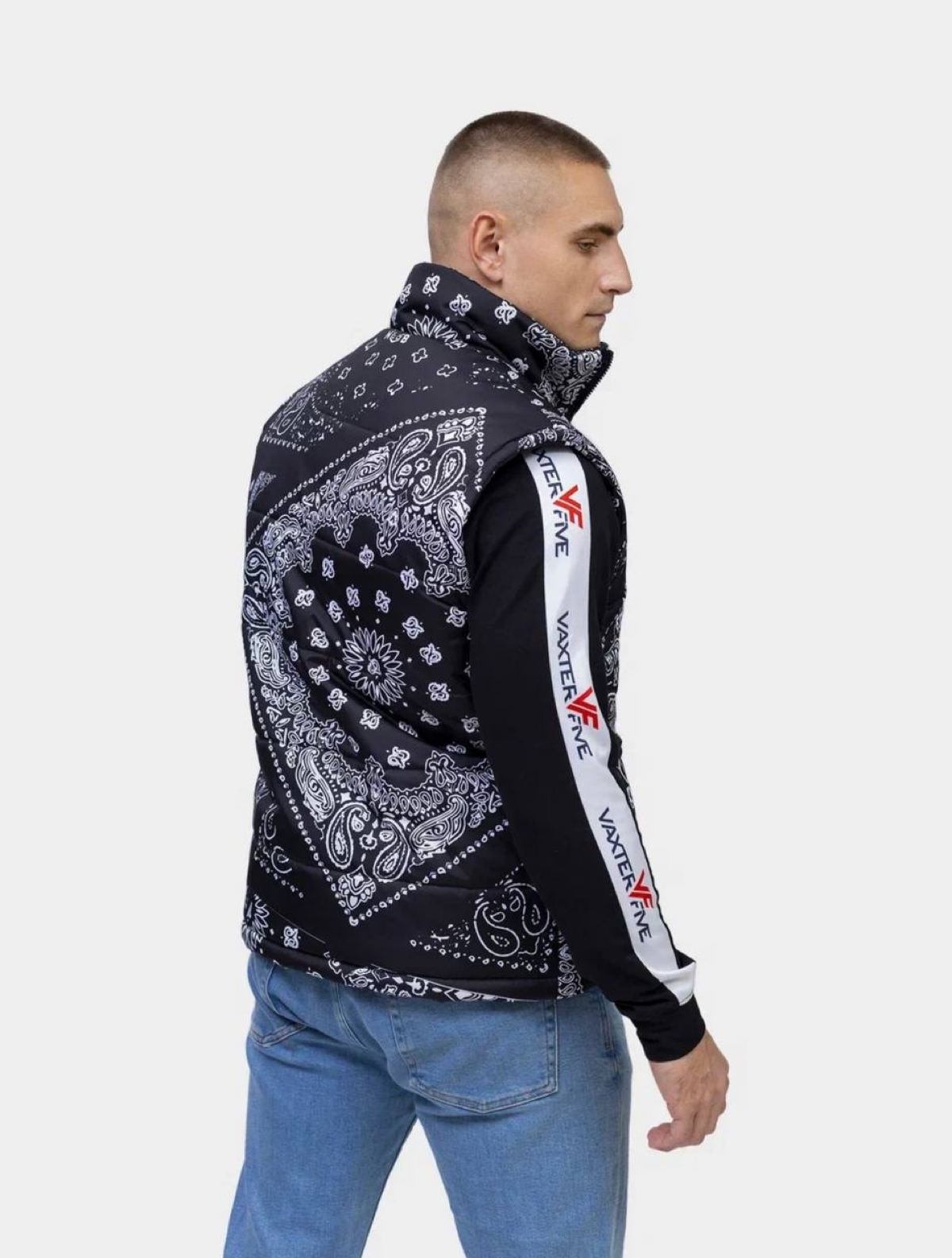 🔉Внимание! Ожидаются похолодания! А это значит, что пора утепляться…
Как хорошо, что в Vaxter Five есть стильные и теплые жилетки | Сетка — социальная сеть от hh.ru