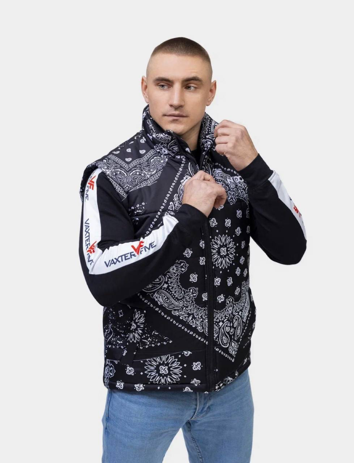 🔉Внимание! Ожидаются похолодания! А это значит, что пора утепляться…
Как хорошо, что в Vaxter Five есть стильные и теплые жилетки | Сетка — социальная сеть от hh.ru