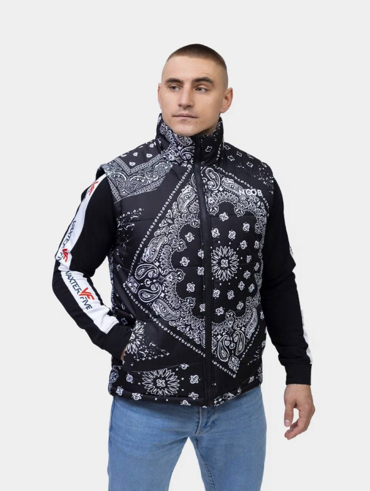 🔉Внимание! Ожидаются похолодания! А это значит, что пора утепляться…
Как хорошо, что в Vaxter Five есть стильные и теплые жилетки | Сетка — социальная сеть от hh.ru